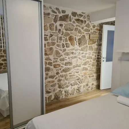 Kale Apartman *